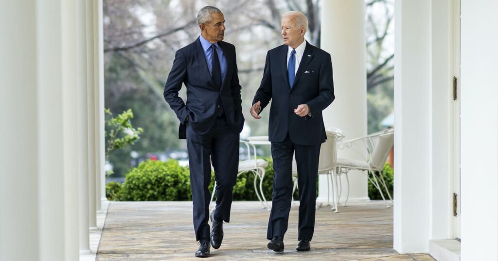 Obama Biden walking